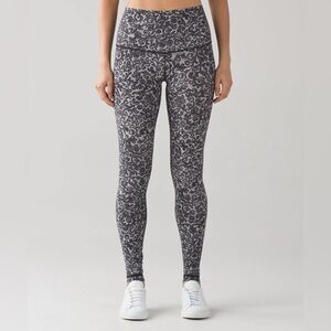 Rare Lululemon Wunder Under Pant (Hi-Rise)
Mini Cinder Lace White Black Size 6